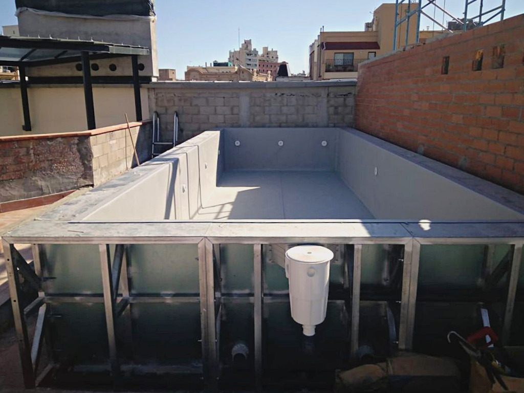 Piscina sobre forjado de un edificio en Barcelona 1
