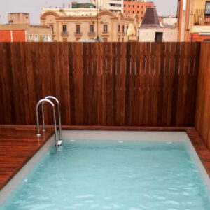 Piscina sobre forjado de un edificio en Barcelona