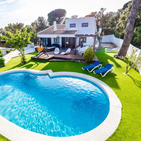 Piscina tradicional de gresite convertida a lámina armada
