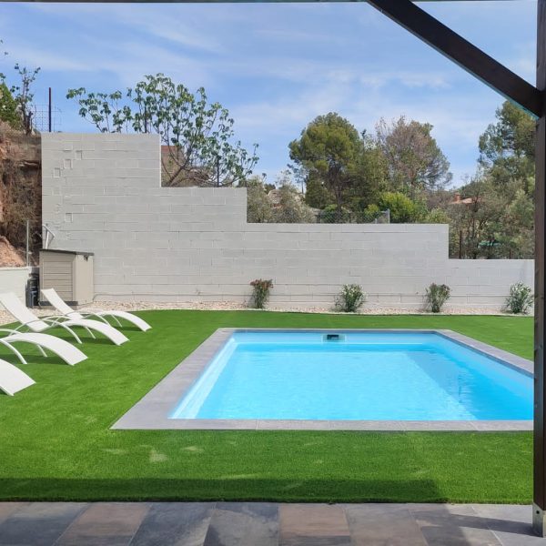 Instalación de piscina de fibra de poliester en 5 días