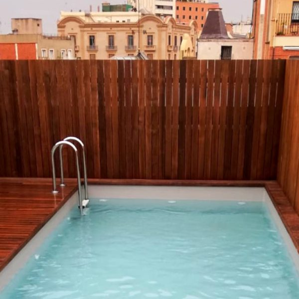 Piscina sobre forjado de un edificio en Barcelona