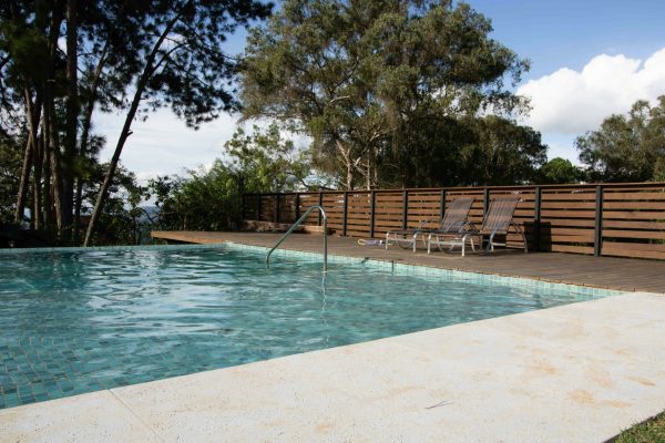 ¿Cómo hacer tu piscina más sostenible?